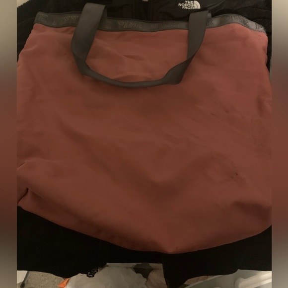 PINK VICTORIA’s secret Large zip bag - Picture 5 of 5